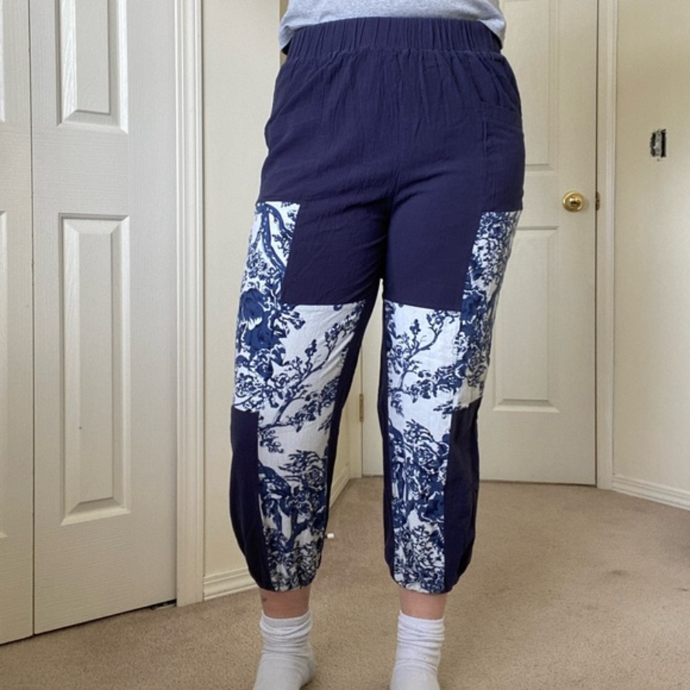 3/$50 Patchwork linen jogger capri pants‎